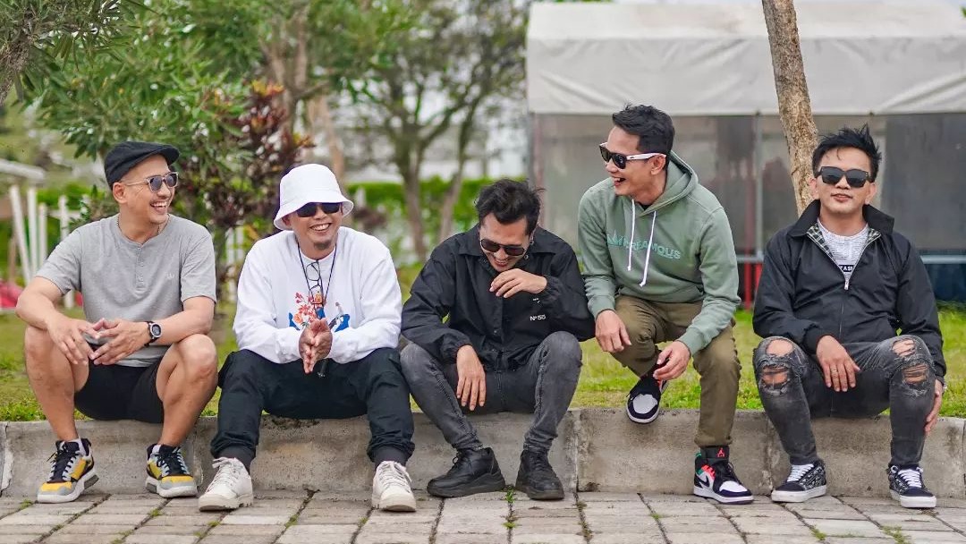 The Titans Resmi Depak sang Vokalis