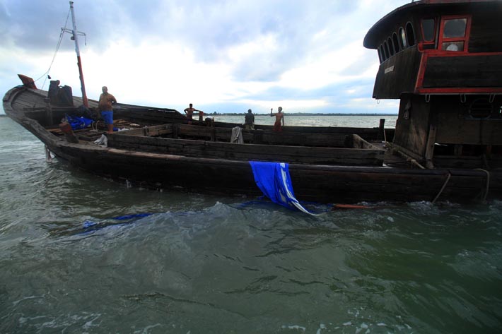 2 Nahkoda yang Terjun ke Laut saat Kapalnya Dicegat Patroli Belum Ditemukan