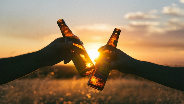 Kecanduan Alkohol? Coba Tanyakan Hal ini pada Diri Sendiri