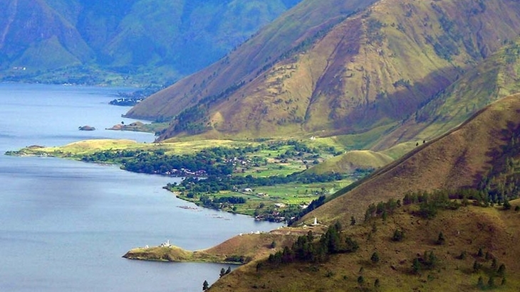 Menteri Luhut Imbau Pemda Sumut Tuntaskan Masalah Sengketa Tanah di Danau Toba