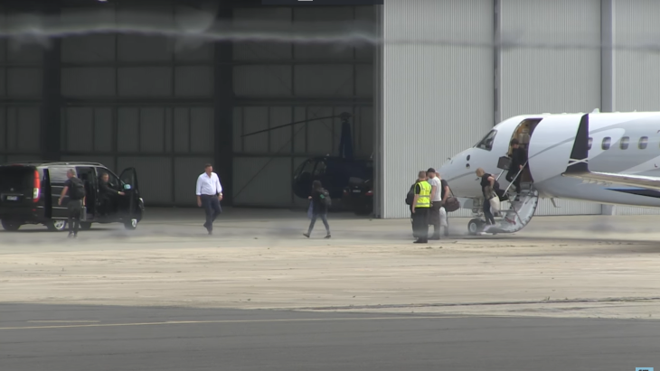Suka Bicara Lingkungan, Mengapa Coldplay Masih Pakai Private Jet?