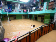 Banjir Melanda Kiriman Pemukiman Bantaran Kali Ciliwung di Bale Kambang Jakarta Timur