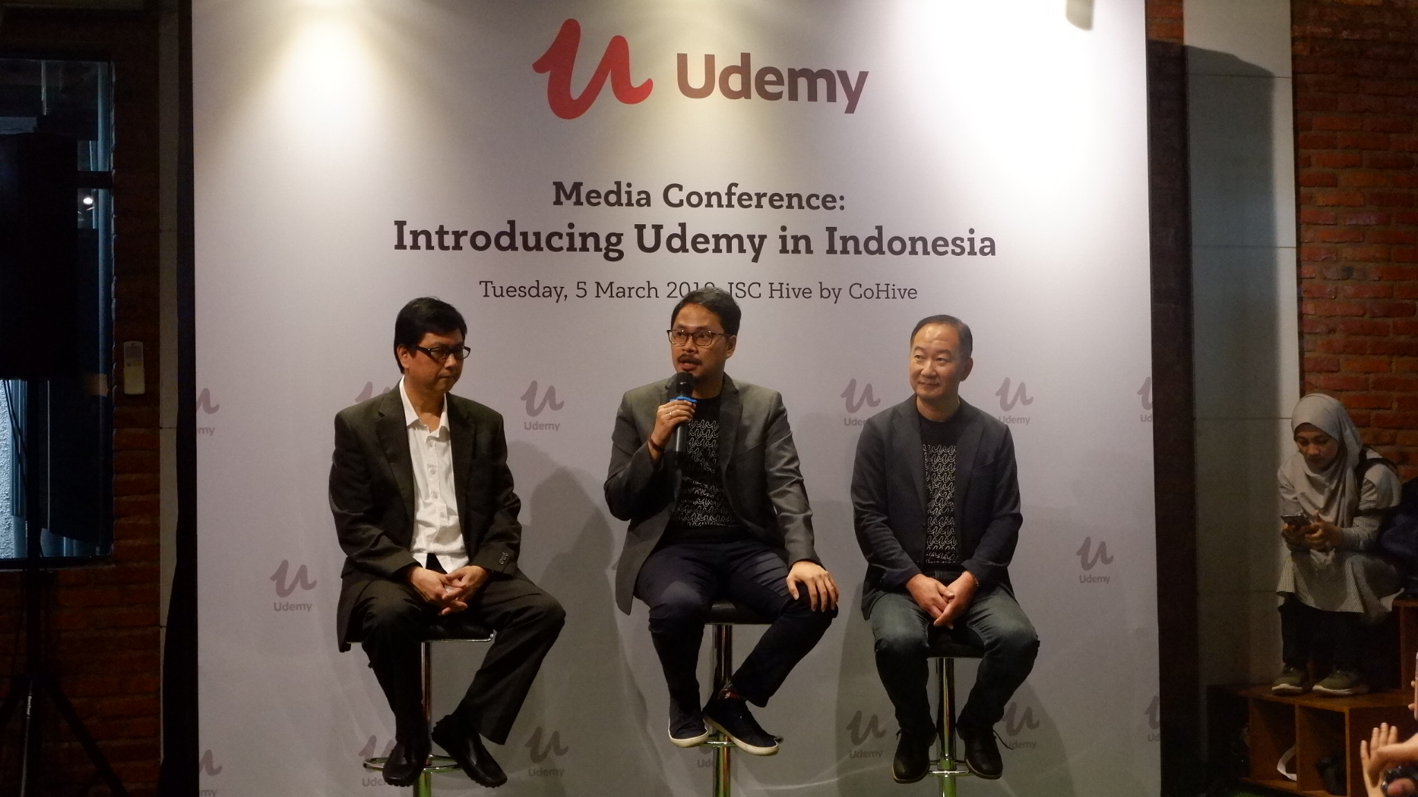 Belajar Sekaligus Mengajar Bersama Udemy