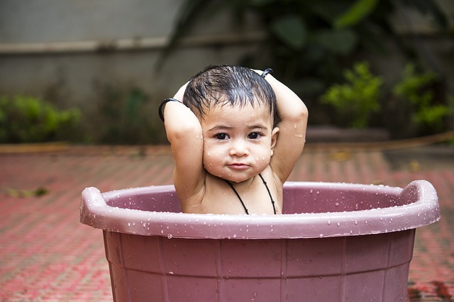 Hal itu karena saat mandi terdapat interaksi antar anak dan orangtua (Foto: Pixabay/nadeem1991)