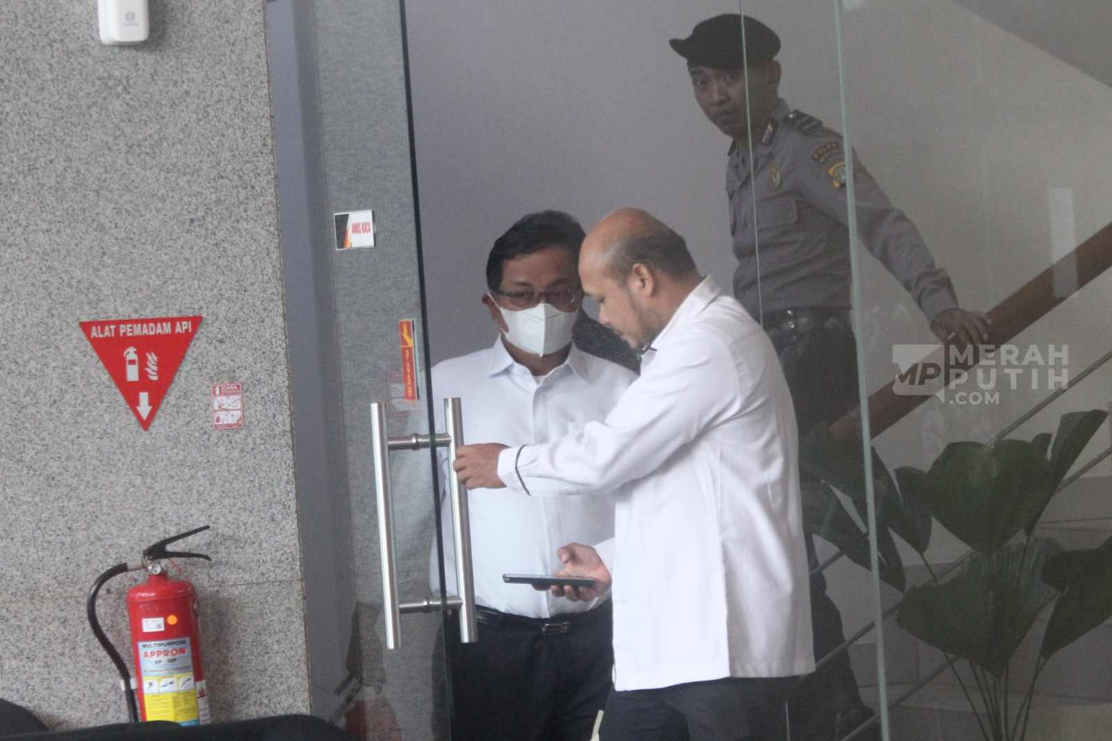 Momen Sestama BNPB Rustian usai Menjalani Pemeriksaan KPK