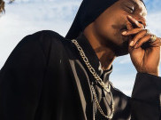 Snoop Dogg Rilis 'Lovevhild', Koleksi Perhiasan Mewah Hasil Kolaborasi dengan Metal Alchemist