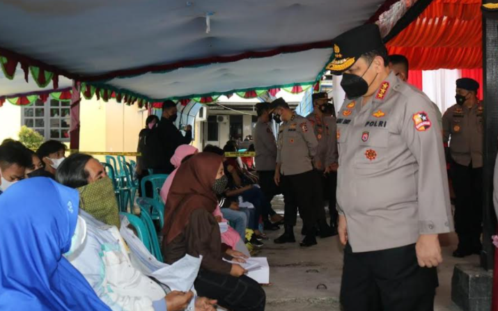 Wakapolri Awasi Langsung Vaksinasi di Mimika Jelang PON XX Papua