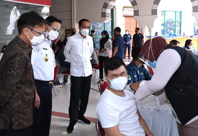 Vaksin Masih Terbatas, Anies: Tak Usah Dulu Ributkan Sanksi Penolak Vaksinasi