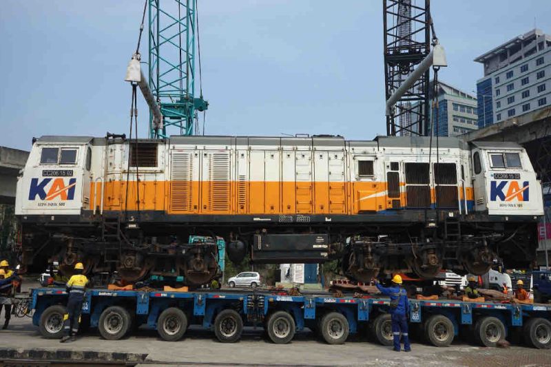 Jalur Kereta Api Sumatera Dapat Tambahan Lokomotif dan Gerbong Kereta
