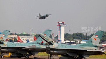 Demo Atraksi Jet Tempur di Lanud Halim Perdana Kusuma Jelang HUT ke-80 TNI