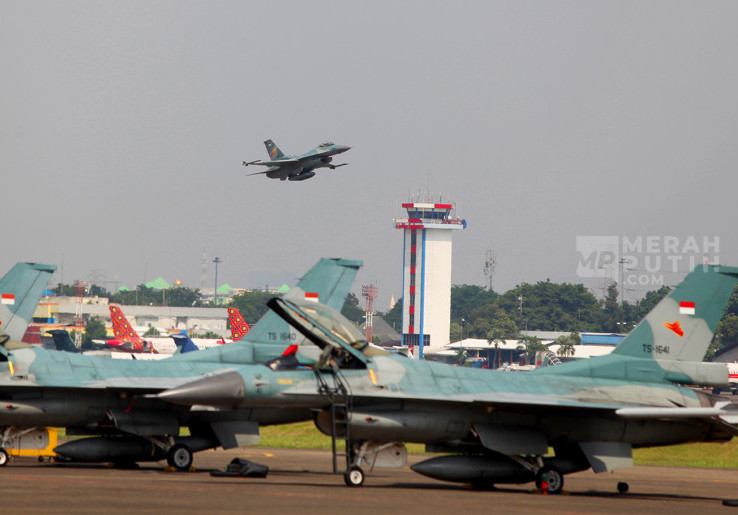 Demo Atraksi Jet Tempur di Lanud Halim Perdana Kusuma Jelang HUT ke-80 TNI