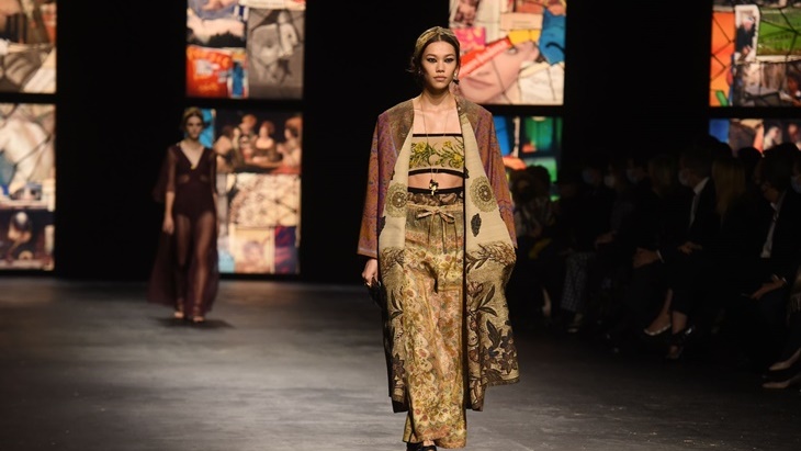 Kain Endek Bali Resmi Jadi Koleksi Terbaru Christian Dior