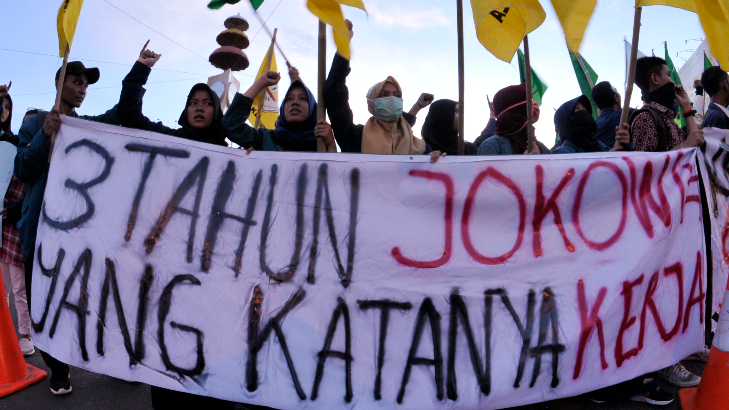 Negosiasi Alot, Massa Mahasiswa Masih Bertahan Depan Istana 