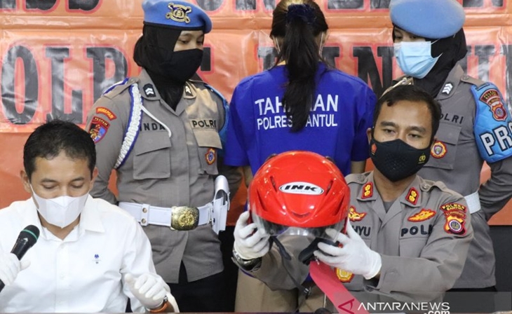 Wanita Pengirim Sate Beracun