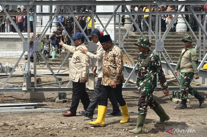 Pemulihan Infrastruktur Aceh, Prabowo Cek Langsung Pemasangan Jembatan Bailey