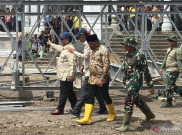 Pemulihan Infrastruktur Aceh, Prabowo Cek Langsung Pemasangan Jembatan Bailey