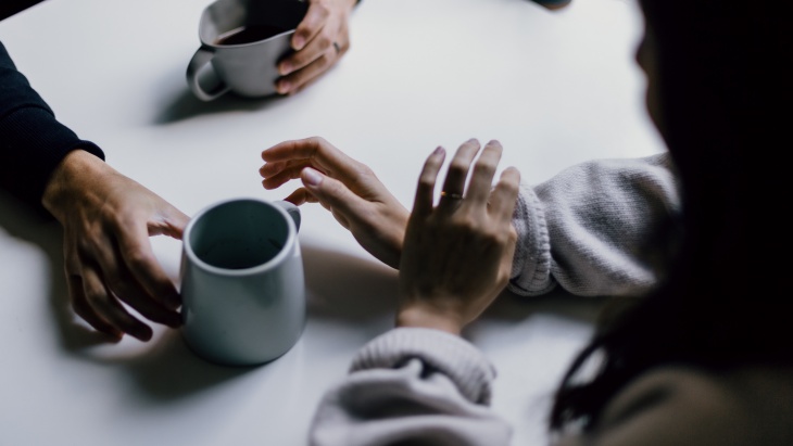 Bercerita dengan Teman Dekat Bisa Kurangi Keinginan Bundir