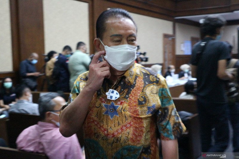 Terpidana kasus cessie Bank Bali Djoko Soegiarto Tjandra menjadi saksi untuk terdakwa Pinangki Sirna Malasari di Pengadilan Tipikor Jakarta, Senin (9/11). (Antara/Desca Lidya Natalia)