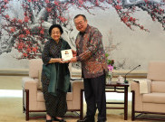 Presiden Xi Jinping Serahkan Buku Tata Kelola Pemerintahan China ke Megawati