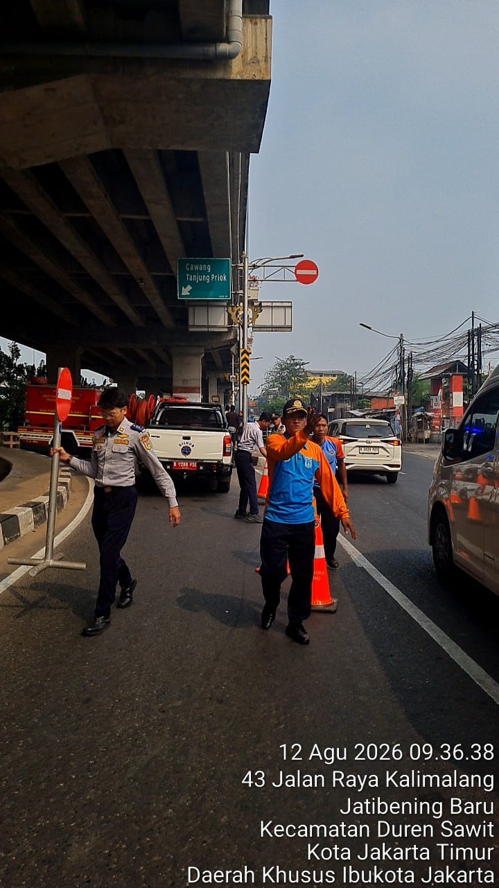 Kebakaran Pabrik Bingkai di Jaktim Sebabkan Macet Parah, Dishub Berlakukan Rekayasa Lalin