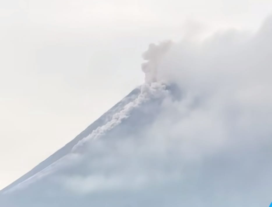 Gunung Merapi Keluarkan 4 Kali Awan Panas Guguran, Masyarakat Diminta Waspada