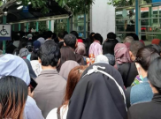Pasrah Berdesakan Masuk Transjakarta-MRT, Warga Harap-Harap Cemas Kena Corona