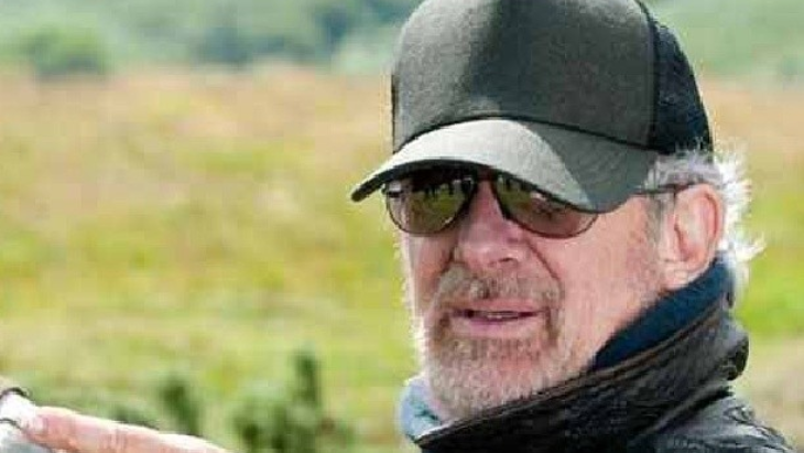 4 Fakta tentang Steven Spielberg, Nomor 4 Bukti Idealismenya