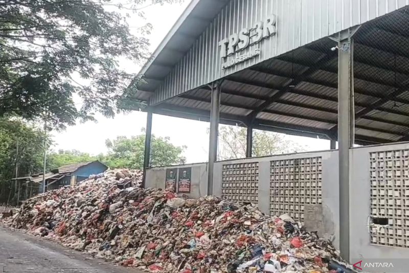 Masker Saja Enggak Mempan! Bau Sampah TPS 3R Pulogebang 'Tembus' Hidung, Warga Was-Was Kena DBD Hingga Diare