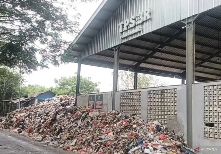Masker Saja Enggak Mempan! Bau Sampah TPS 3R Pulogebang 'Tembus' Hidung, Warga Was-Was Kena DBD Hingga Diare