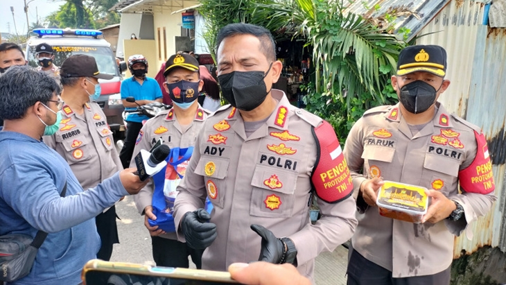 Kapolres Metro Jakarta Barat Kombes Pol Ady Wibowo saat ditemui di Kalijodo, Jakarta Barat, Selasa (20/7/2021). (ANTARA/Walda)