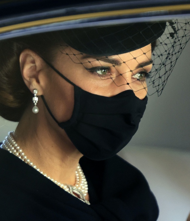 Kate Middleton pada pemakaman Duke of Edinburgh. (Foto Glamour)