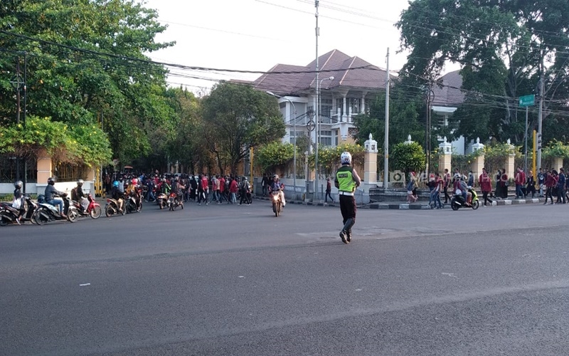  Massa Aksi Penuhi Jalan Colombo, Polisi Lakukan Rekayasa Lalu Lintas