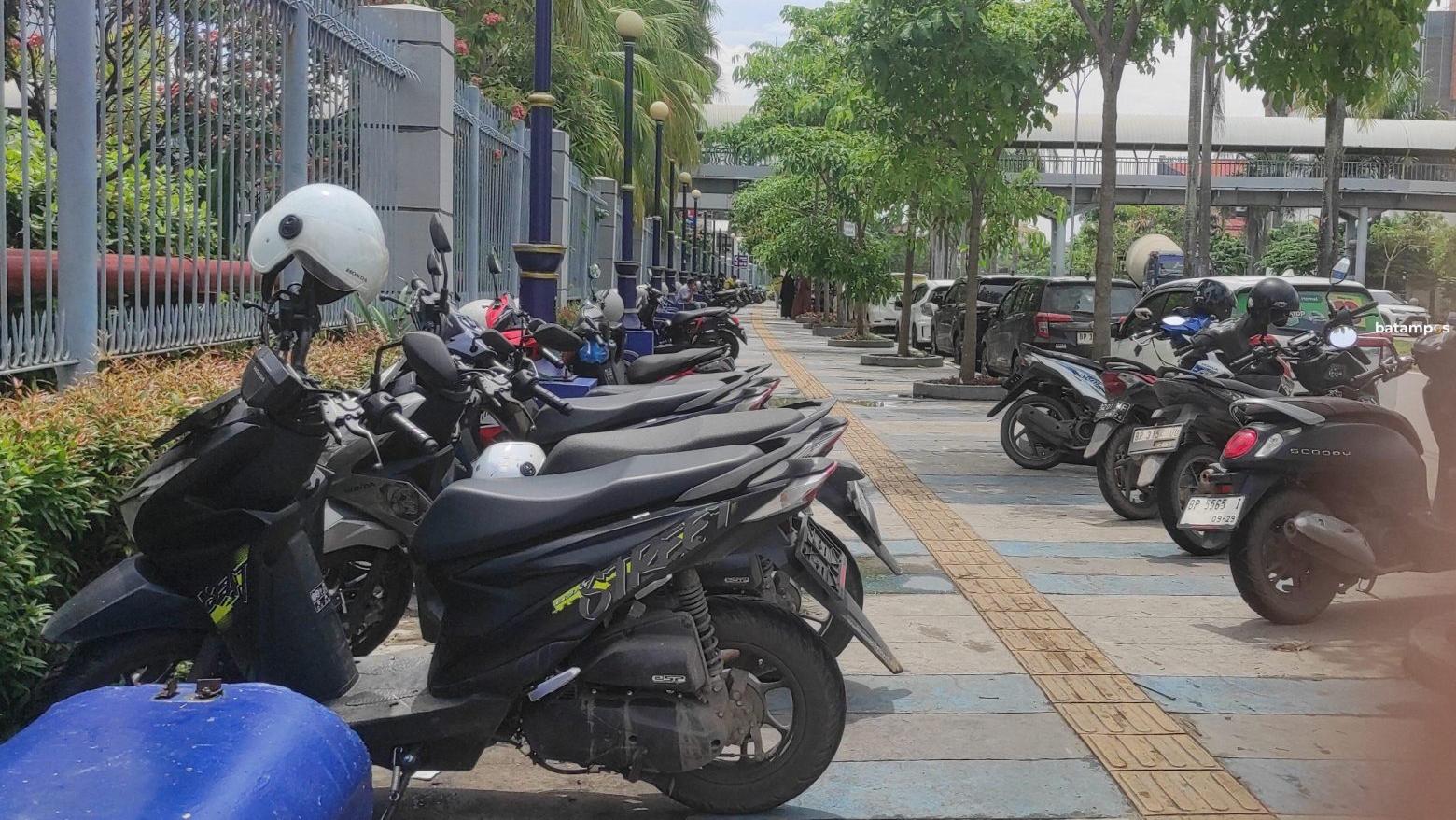 Korlantas Polri Tegaskan Larangan Parkir di Trotoar, Pelanggar Terancam Denda hingga Rp 250 Ribu