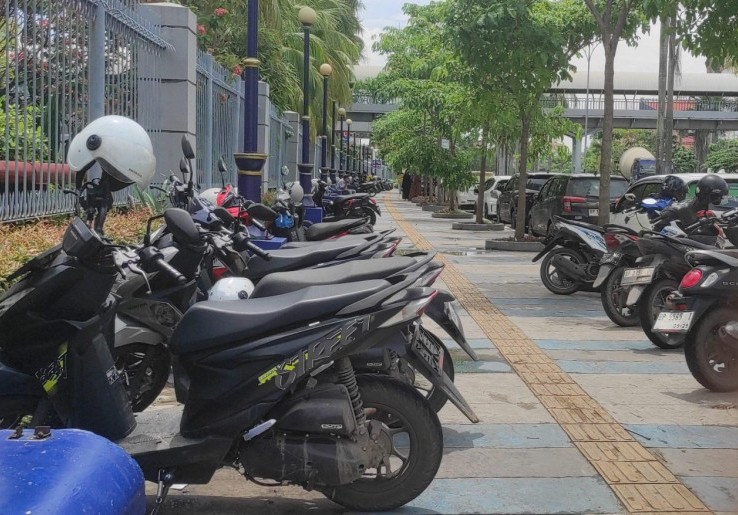 Korlantas Polri Tegaskan Larangan Parkir di Trotoar, Pelanggar Terancam Denda hingga Rp 250 Ribu
