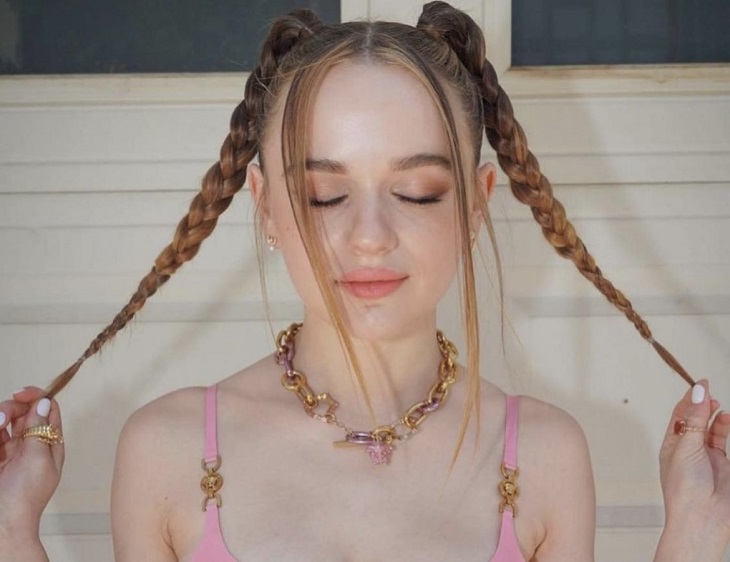 kuncir kepang joey king