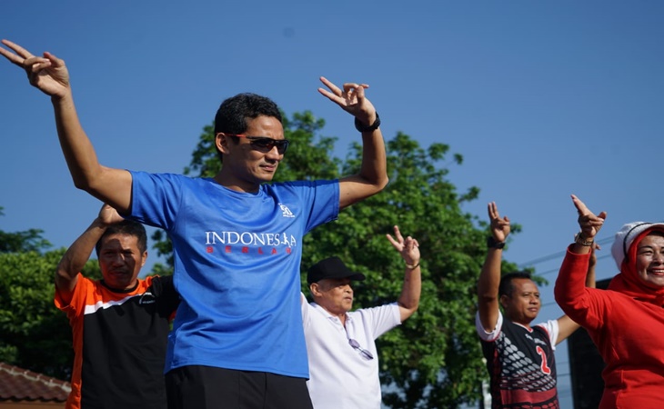  Sandiaga Uno Senam Goyang Dua Jari Bersama Emak-emak Wonosobo