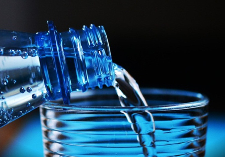 Kenali Dampak Buruk Minum Air Berlebihan Bagi Otak