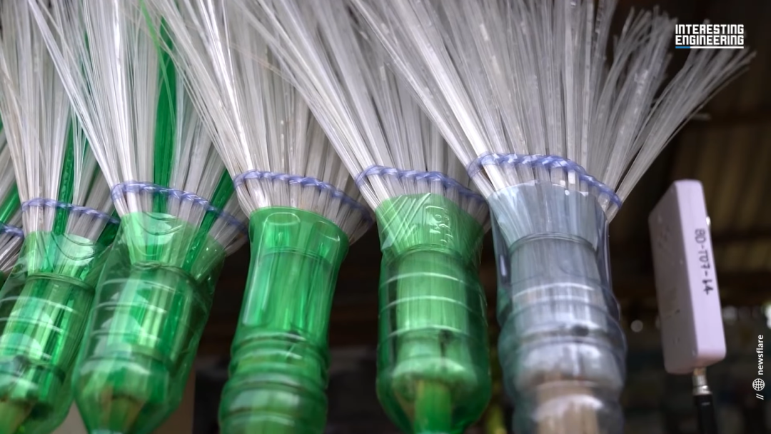 Pengusaha Kamboja Bikin Sapu dari Upcycling Sampah Plastik, Lebih Awet dari Sapu Biasa
