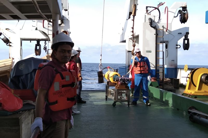 Dosen Indonesia dan Prancis Berkolaborasi Bikin Drone Bawah Laut