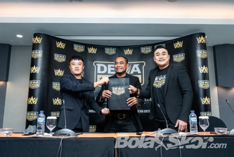kas pelatih dewa united FC