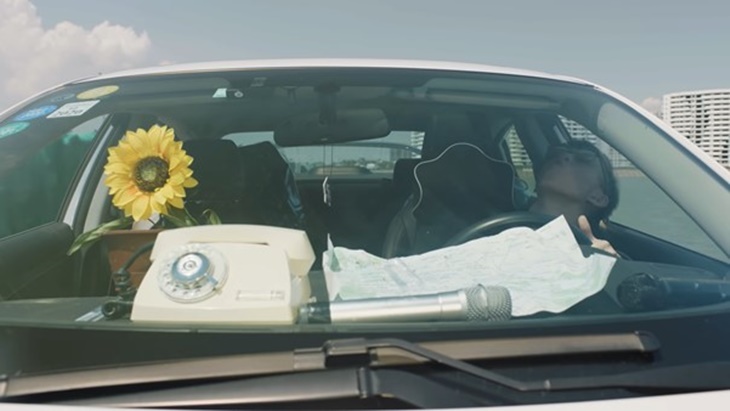 Keliling Naik Mobil, Ini Makna di Balik Video Klip ‘DOA’ Rich Brian