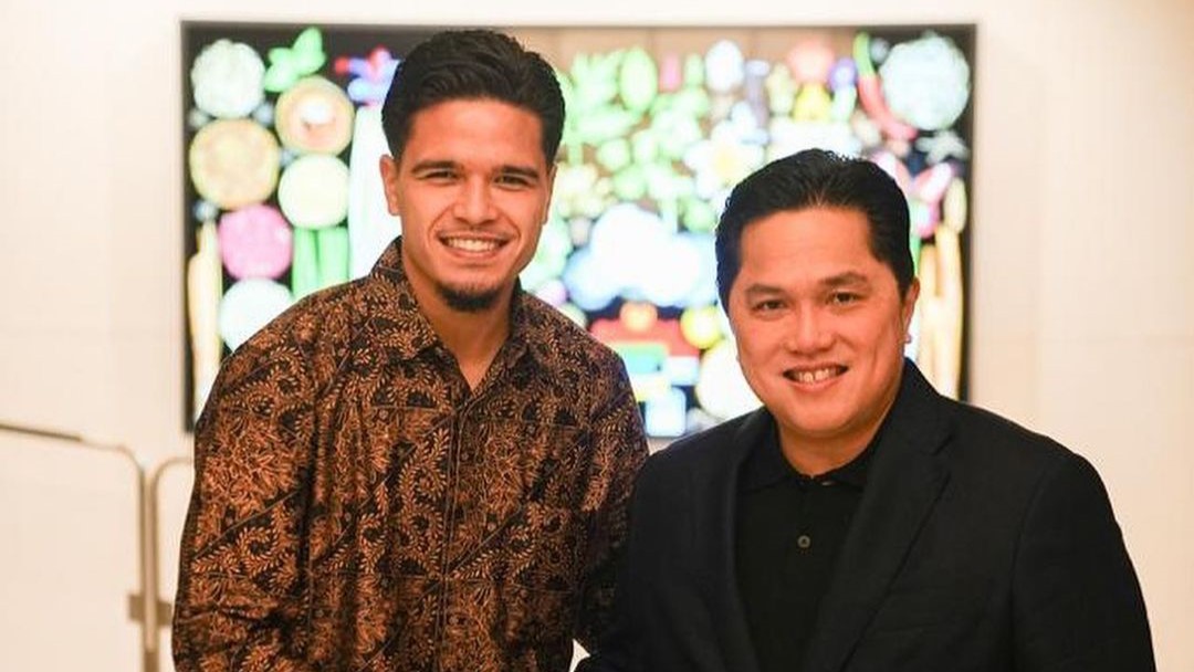 Ragnar Oratmangoen bersama Ketua Umum PSSI, Erick Thohir