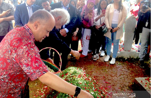 Xanana Gusmao Ajak Mahasiswa Timor Leste ke Makam Habibie