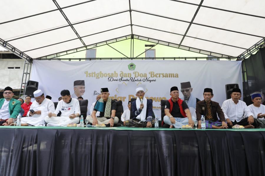 Silaturahmi ke Ponpes Roudlotussolihin, Ganjar Malah Didoakan Menang 1 Putaran
