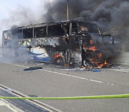 Bus Pariwisata Pembawa Anak TK Terbakar di Tol Wiyoto Wiyono