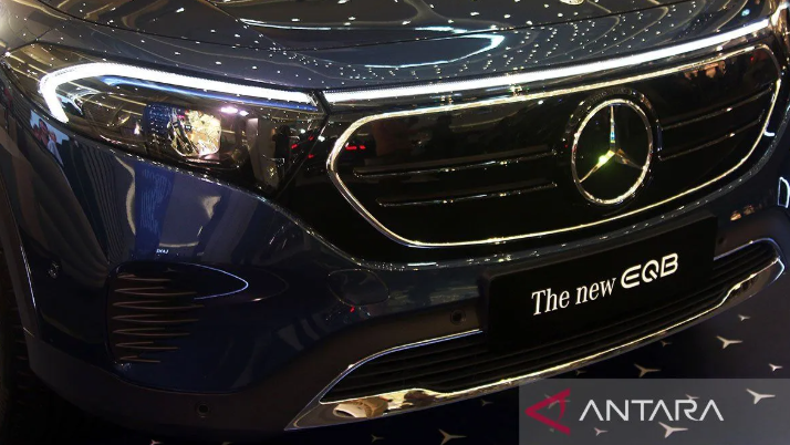 Berpotensi Kebakaran Baterai, Mercedes Benz Tarik Ribuan EQB