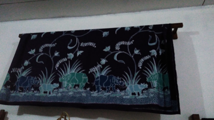 Batik bermotif badak (MP/Muchammad Yani)