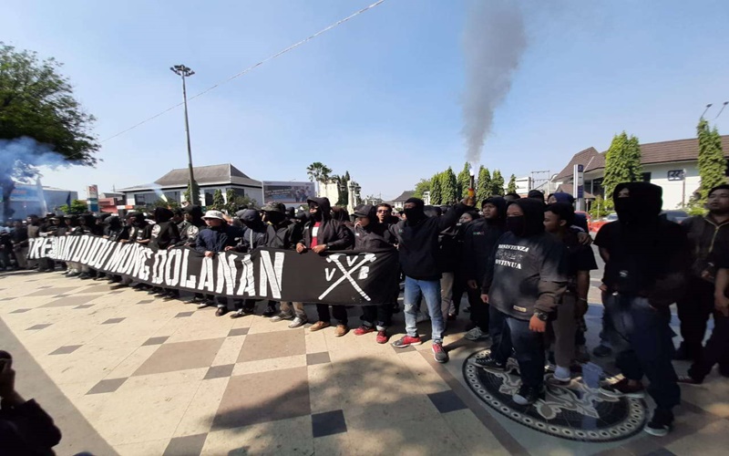 Pasoepati desan Iwan Lawe dicopot