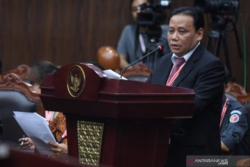 Ketua Bawaslu Abhan saat memberikan tanggapan di Sidang MK