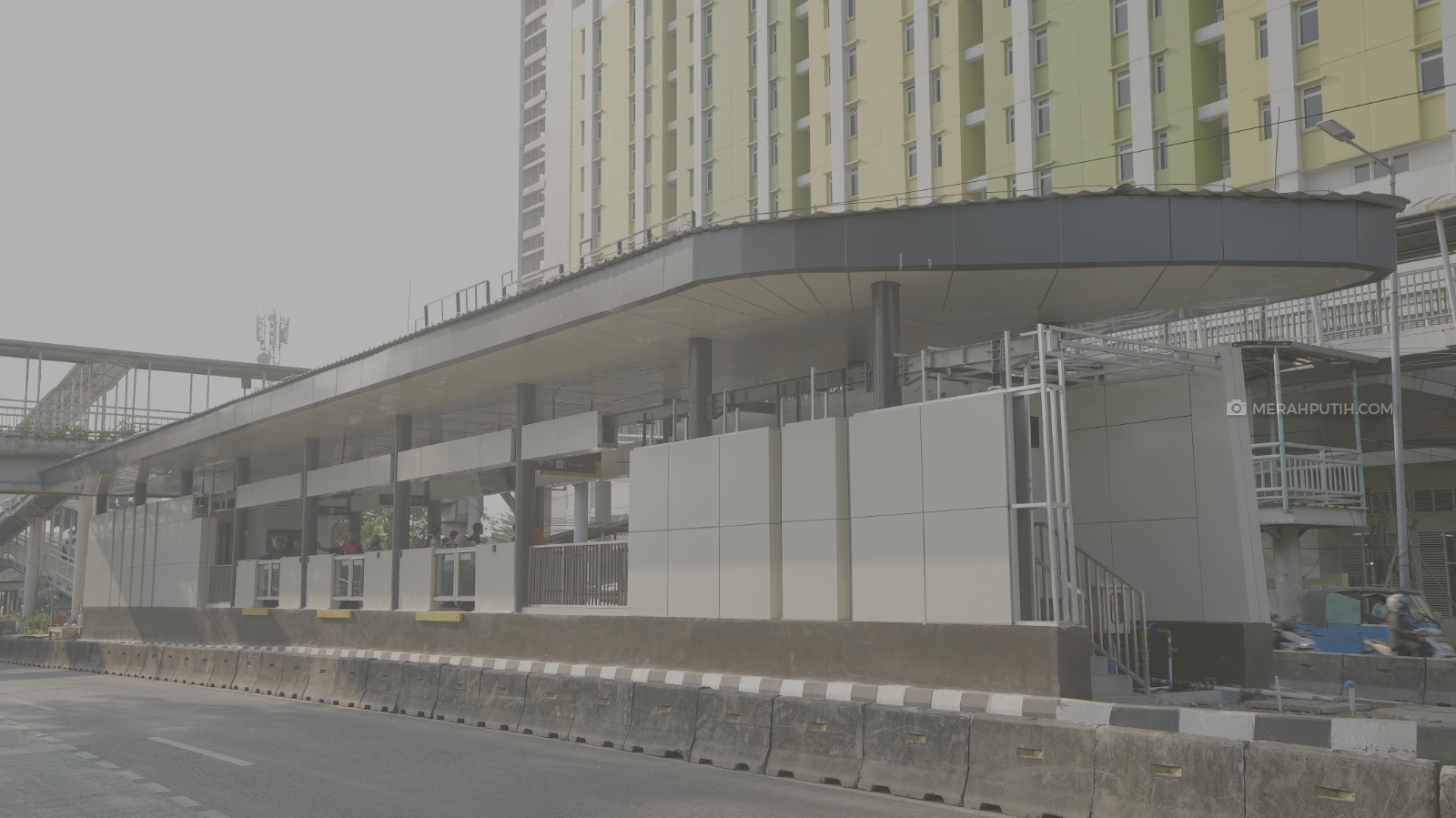 Revitalisasi Rampung, Halte TransJakarta Pasar Rumput Kembali Layani Penumpang